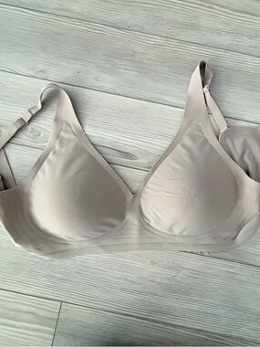 Wireless Smooth T-Shirt Bra in Light Beige